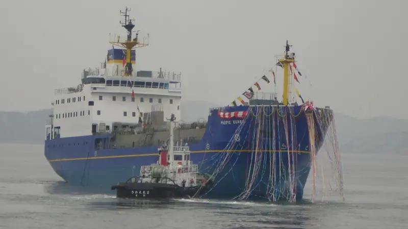 The launch of Pacific Egret at Mitsui’s Tamano shipyard