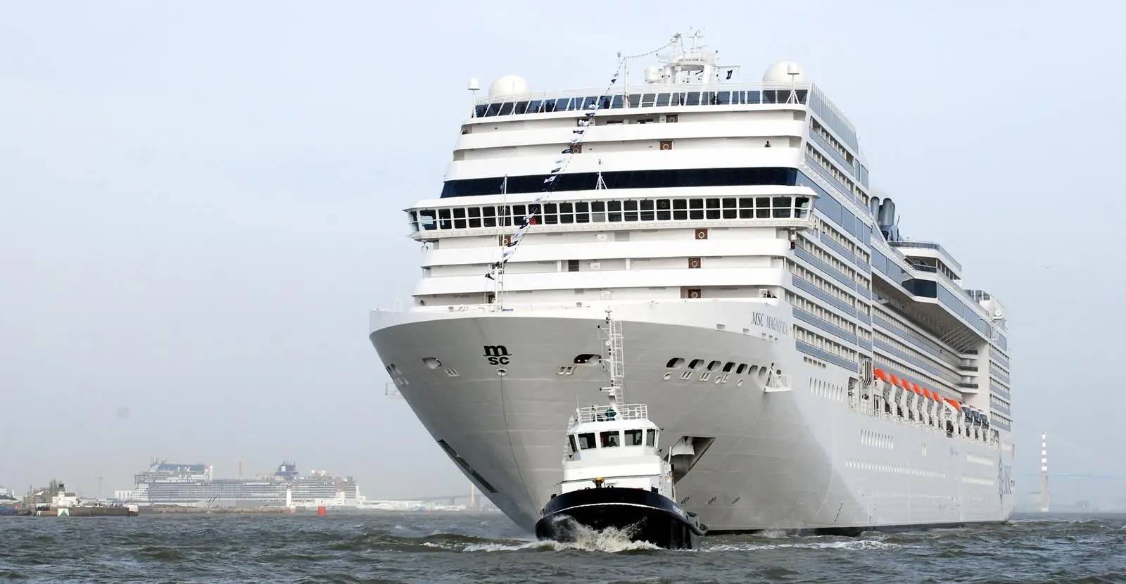 78883_MSC-MAGNIFICA-depart-Saint-Nazaire-le-25-02-2010-DSC_0086