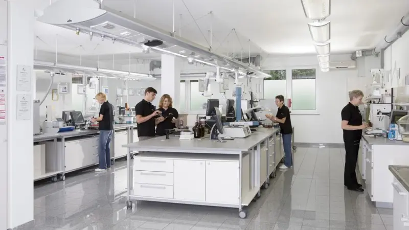 Kittiwake's partner oil analysis laboratory