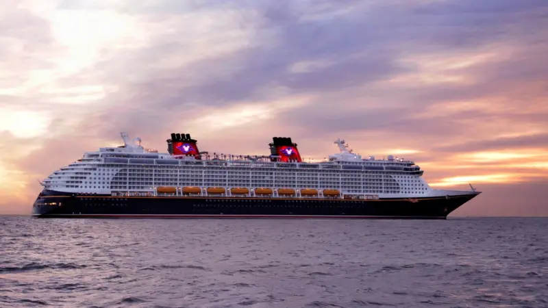 ‘Disney Dream’ at sea