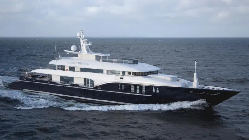 Sapphire: mega yachts keep some German yards busy