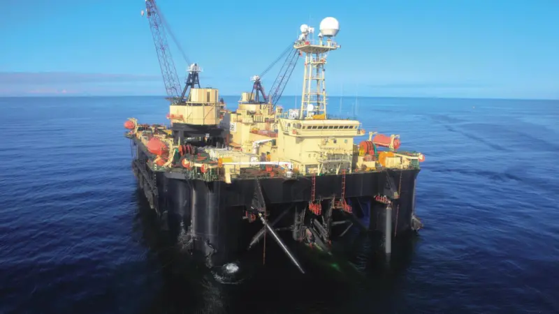 STX’s Turku shipyard is undertaking major overhaul of semisub pipelay vessel ‘Castoro Sei’