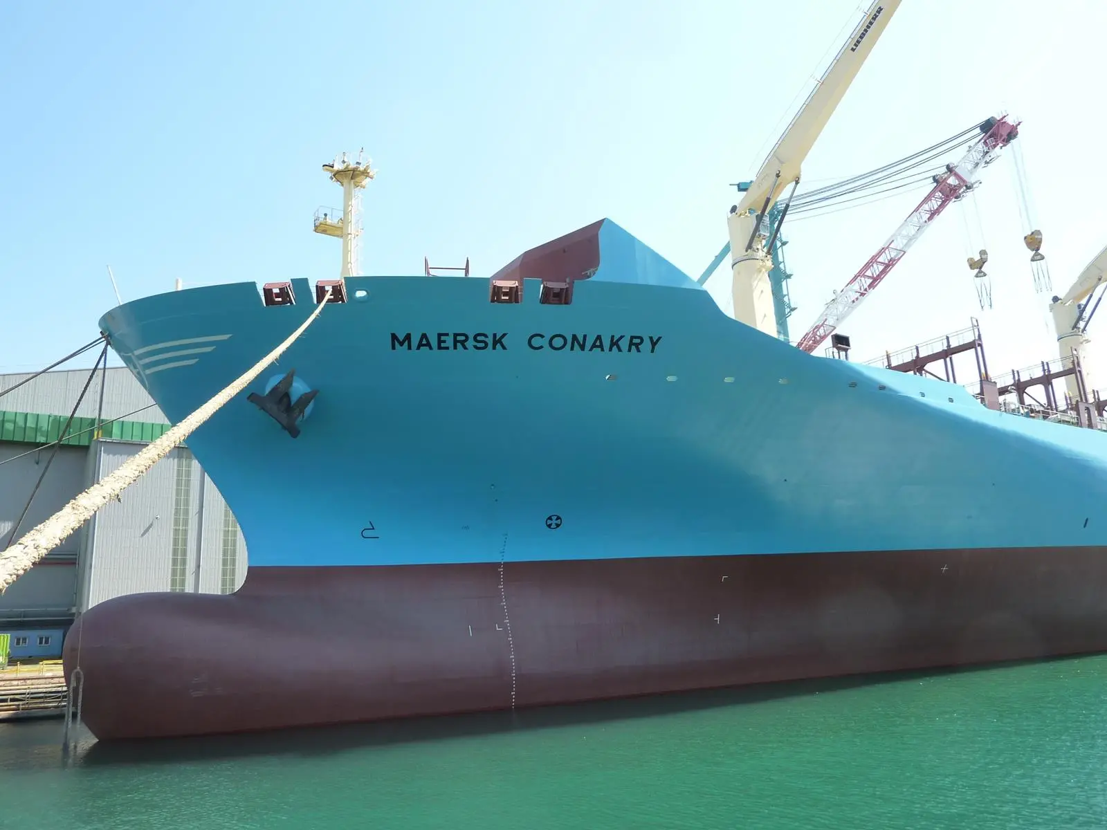 The geared Wafmax container ship ‘Maersk Conakry’