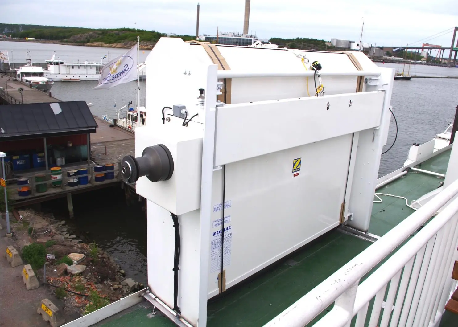 The Zodiac MES ESS escape system installed on the ‘Älvsnabben 4’