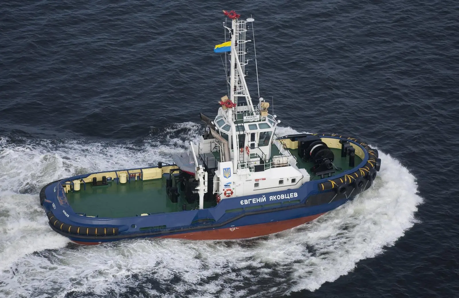 ‘Evgeniy Yakovtsev’ is typical of many Damen ASD Tug 2810 harbour tugs built for use in tug fleets around the world
