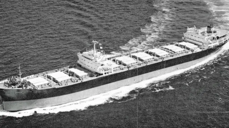 ‘Naess Clipper’ – Britains largest bulk carrier, built in Japan