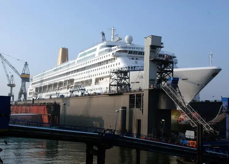Welcome cruise ship work as ‘Oriana’ docks at B+V
