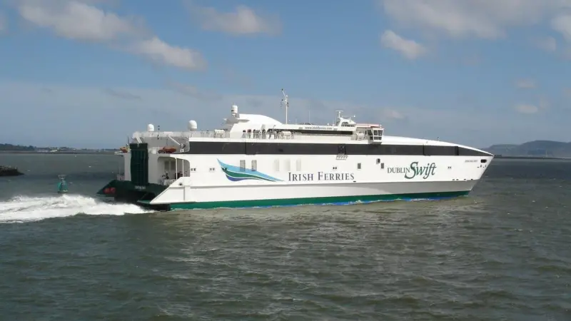 ‘Jonathan Swift’ is now sailing with Solasolv sunscreens fitted to its navigation bridge windows
