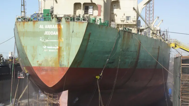 The 95,628 dwt Saudi Arabia’s tanker ‘Al Anabariah’ in ASRY’s 500,000 dwt capacity graving dock mid-January 2012