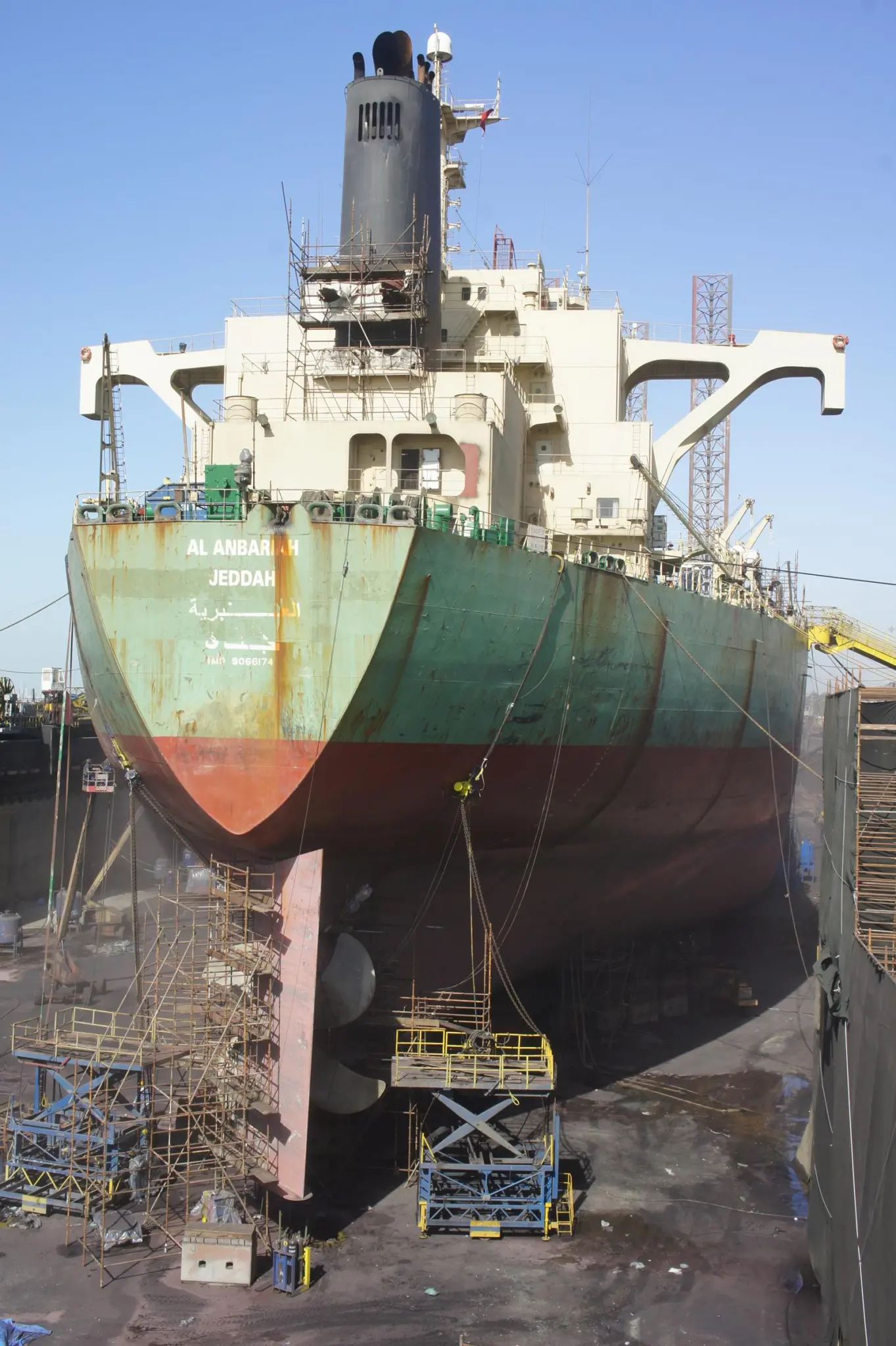 The 95,628 dwt Saudi Arabia’s tanker ‘Al Anabariah’ in ASRY’s 500,000 dwt capacity graving dock mid-January 2012