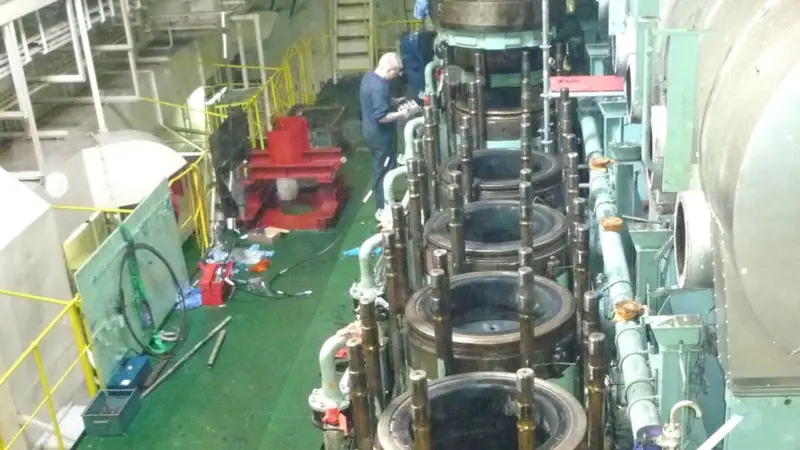 Dismantling the RTA84 engine for repair