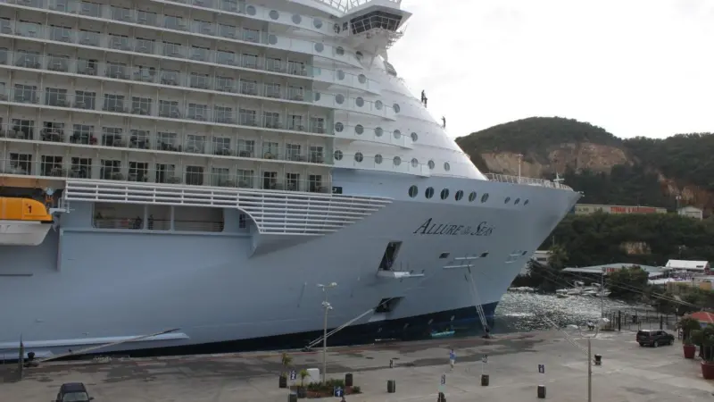 ‘Allure of the Seas’ – a disaster to a ship of this capacity could cause serious problems when evacuation is needed