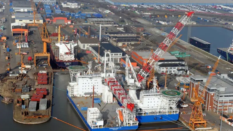 Wind farm ships at LWB