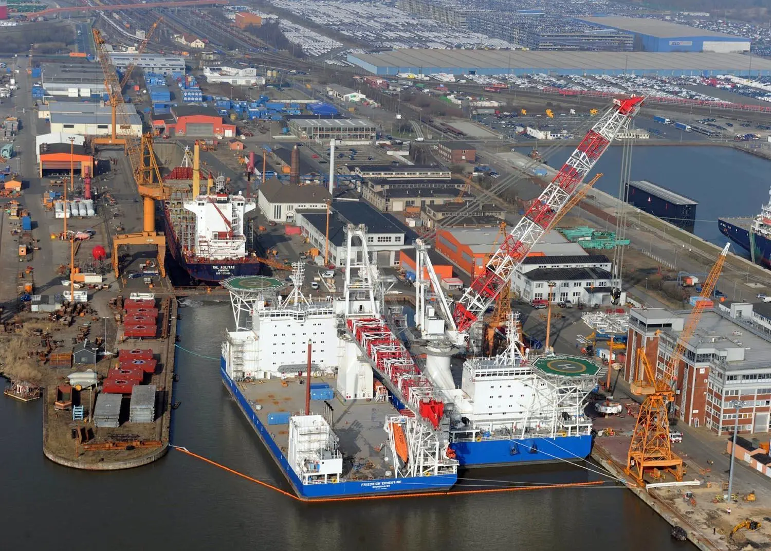 Wind farm ships at LWB
