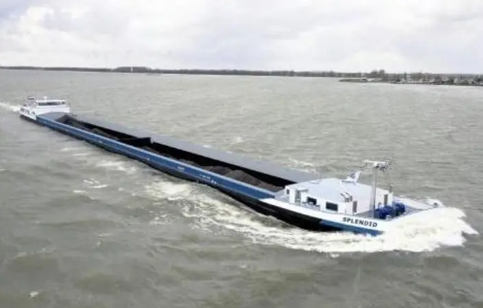 Inland bulk carriers like this may soon be LNG powered