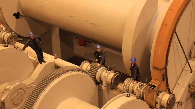 IP Huse manufactures 500 tonne anchor handling winches, a specialise market