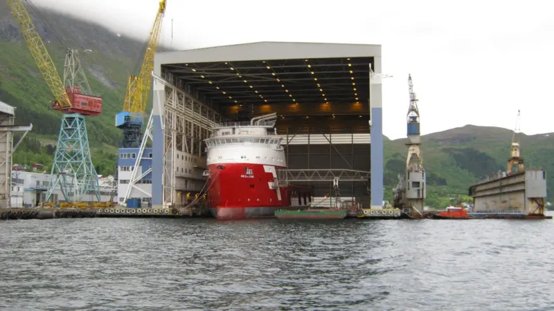 'Solitaire' in Farstad's sea hall