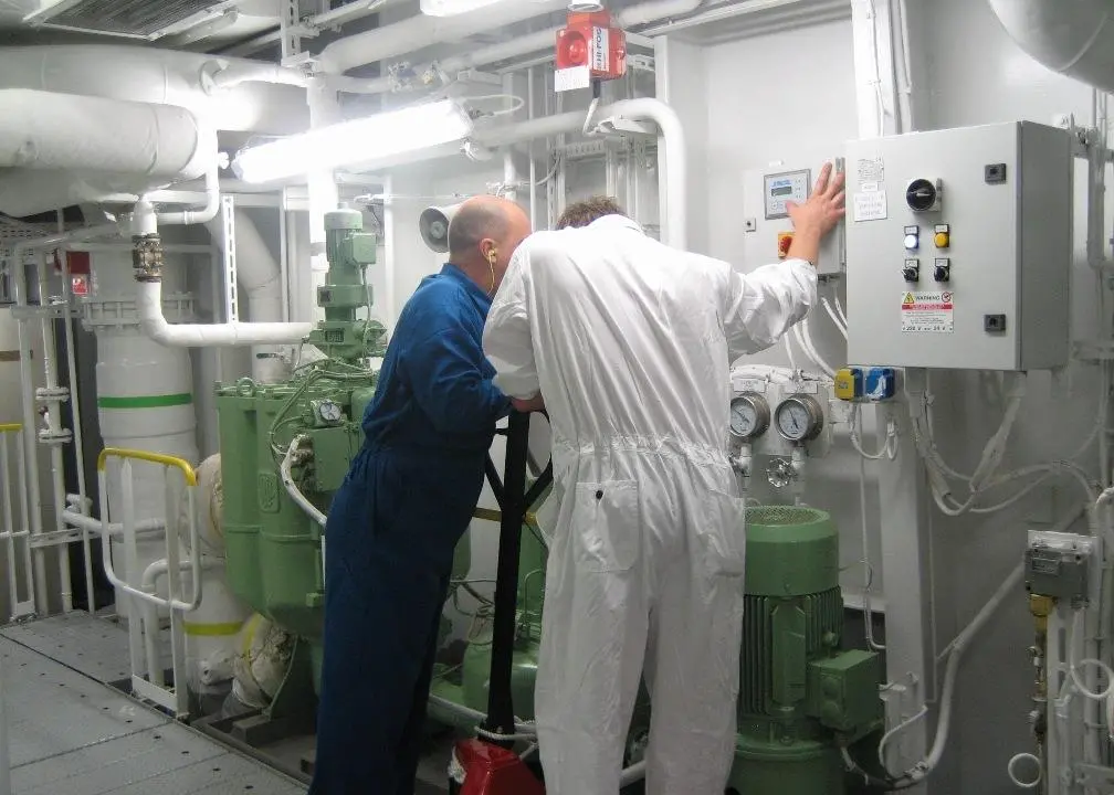 Bollfilter UK service engineer providing onboard training