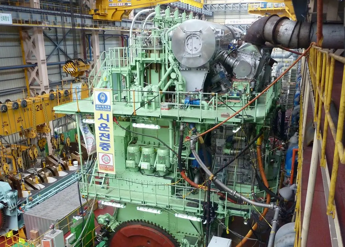 Side profile of the engine with EGR