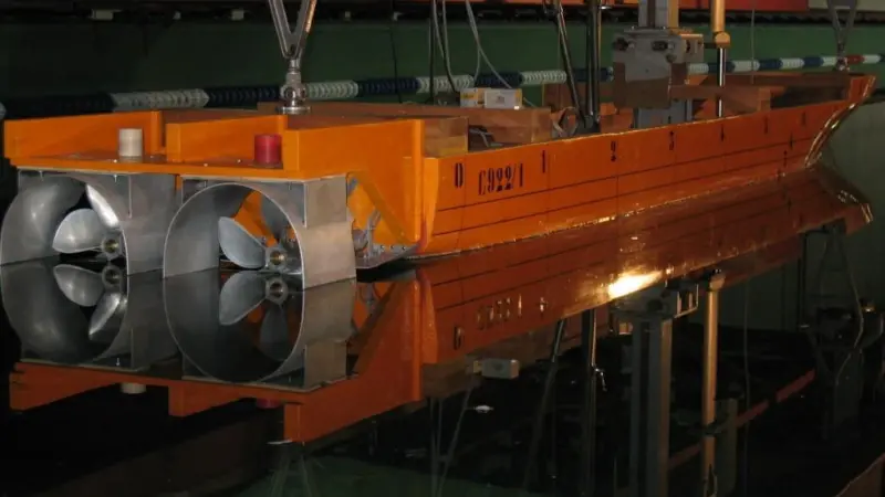 Model test being carried out on Flexitab surface drive system