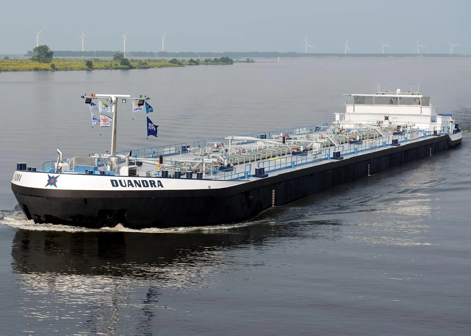 ‘MTS Duandra’ a low-NOx, high-efficiency inland tanker