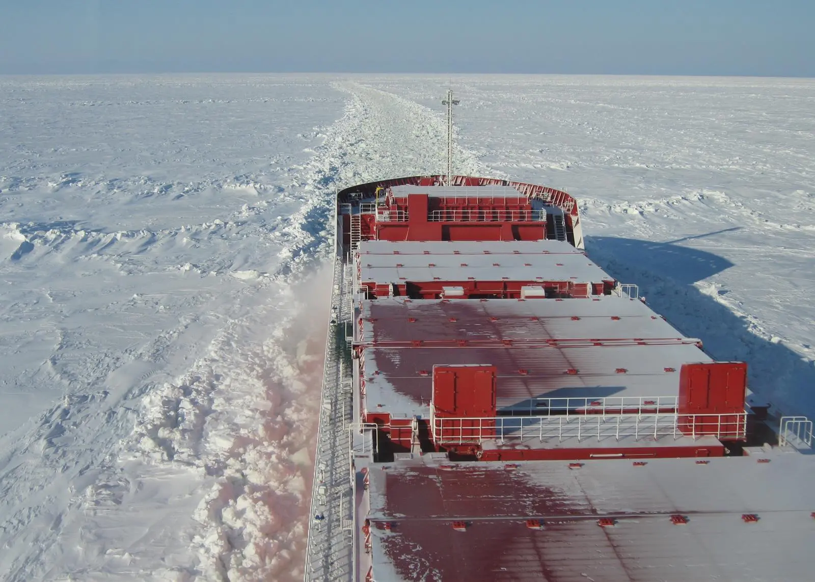 In 2007 the global shipping industry emitted 1,046 million tonnes of CO2, some 3.3% of total global emissions