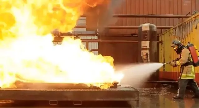 Mobile applications with dual spray mode and jet mode for lancing distances give firefighters an advantage