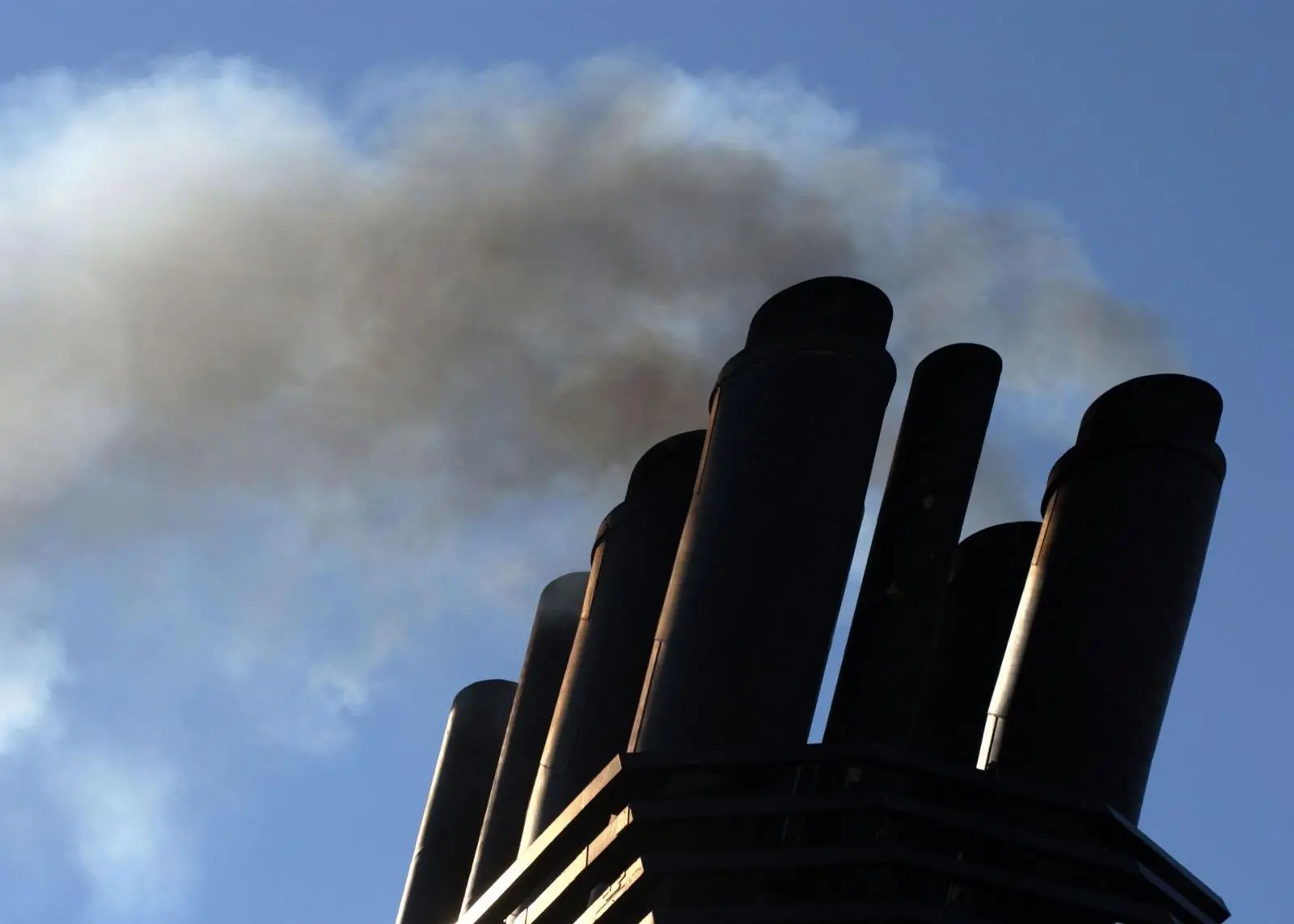 Hitting 2015 sulphur targets could result in increased carbon emissions and a loss of 2,000 jobs
