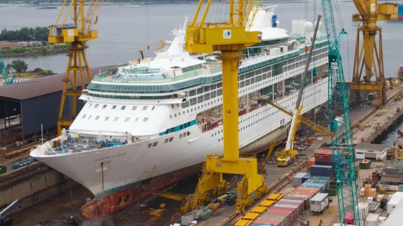 Drydocking and revitalisation of ‘Legend of the Seas’ was carried out in Sembawang Shipyard