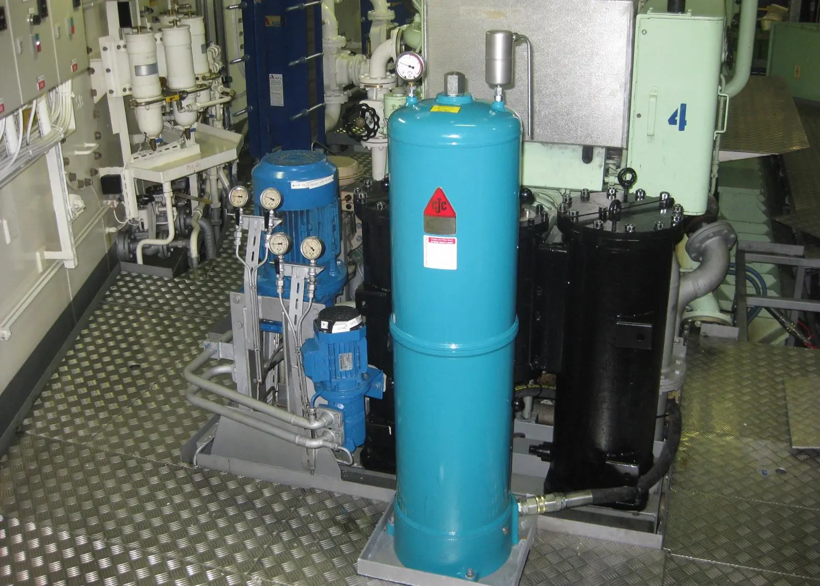 CJC fine filters were installed on all four main engines of ‘Island Challenger’