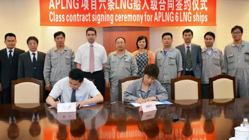 At the signing ceremony: from Lloyd’s Register: Nick Brown, area general manager and marine manager, Greater China (4th from left); Dr. Xue Maogen, general manager, greater china technical and business (3rd from right); Wei Ying, principal speci...