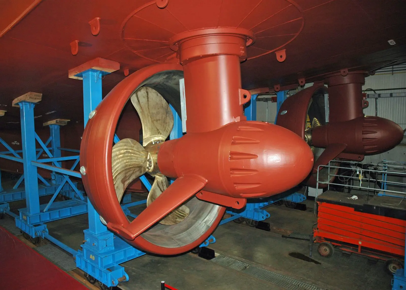 Rolls-Royce thrusters on a current tug newbuild at the Sanmar yard in Turkey