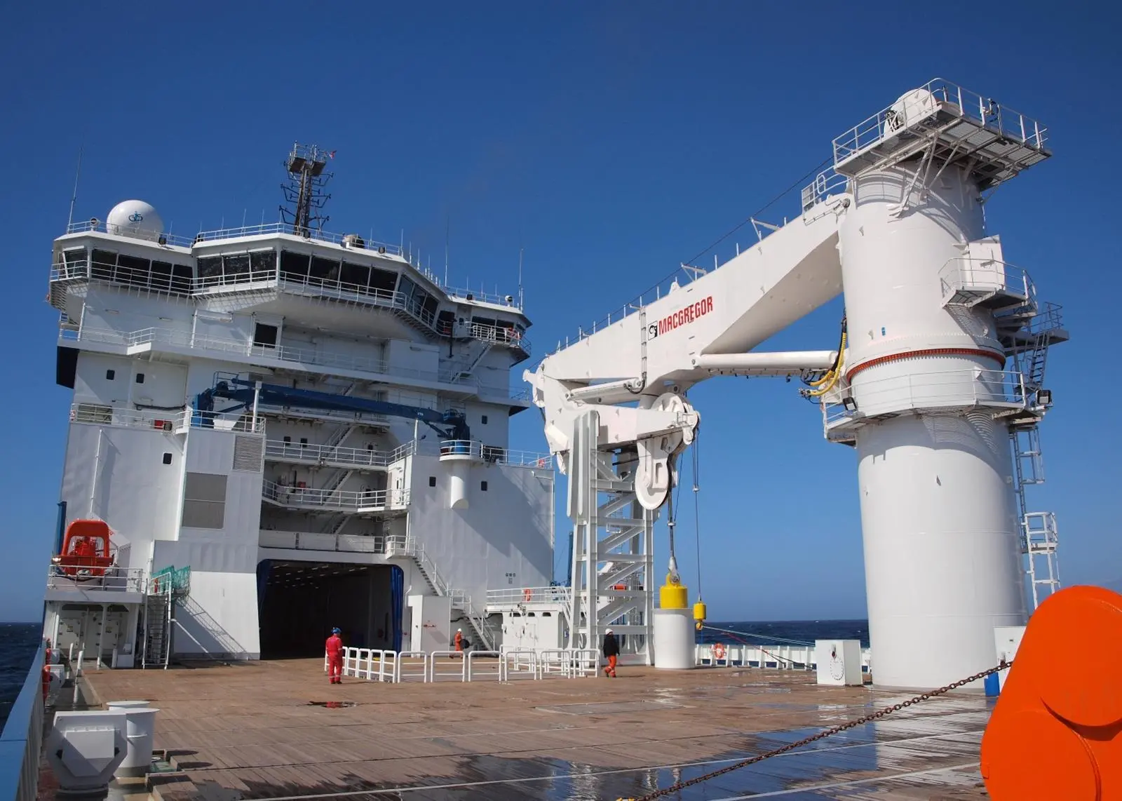 A 400-tonne MacGregor subsea crane on board North Sea Shipping's ‘North Sea Giant’ has a similar design with the main AHC winch installed under deck