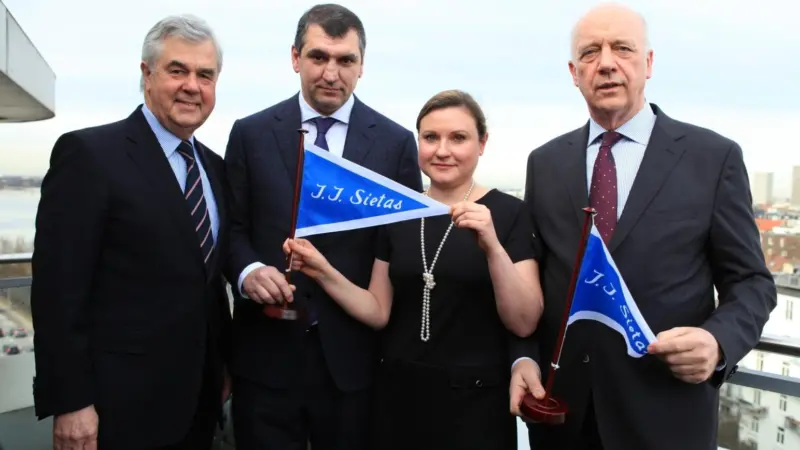 From left: Frank Horch, Hamburg’s senator for economy, Garegin G. Tsaturov, co-owner of Pella Shipyard, Natallia Dean, managing director Terraline, and Berthold Brinkmann, insolvency administrator of Sietas Shipyard