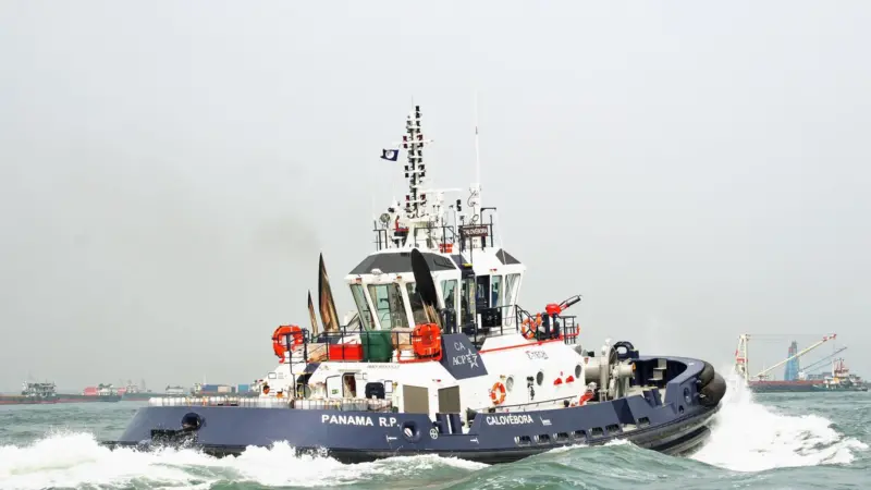 The ASD tug ‘Calovébora’ on her way from Hong Kong to Panama; she is equipped with 2 x SRP 1515 units from Schottel (Cheoy Lee Werft Hong Kong)