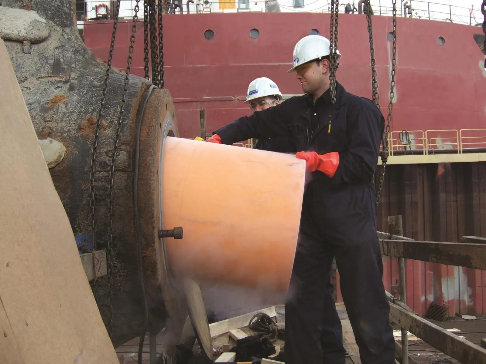 82713_Installing-Thordons-seawater-lubricated-COMPAC-propeller-shaft-bearing