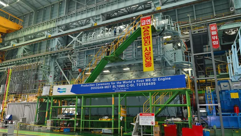 The MAN B&W 8L70ME-GI engine at Doosan’s Changwon works in Korea (Doosan Engine)