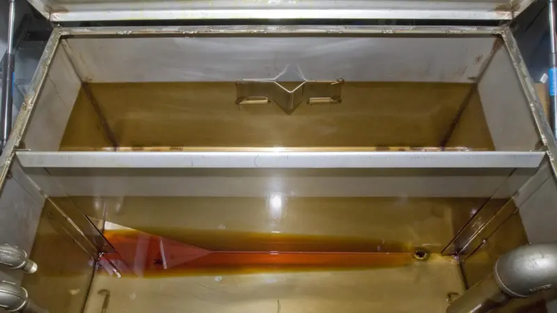 Damage can occur as a result of electro-static discharges when the thermal and oxidative degradation of the oil leads to the formation of varnish on the surfaces of the system