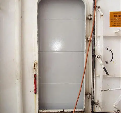 83483_IE-SPS-Doorway-Closed-outside