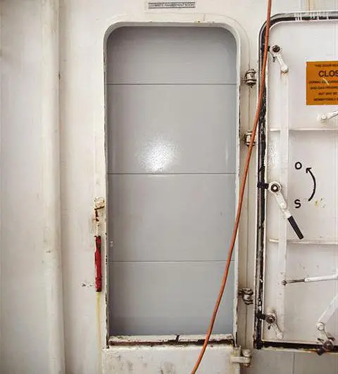 83483_IE-SPS-Doorway-Closed-outside