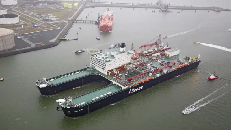 An integrated DP and manoeuvring system will assist the world's biggest construction vessel in its offshore duties