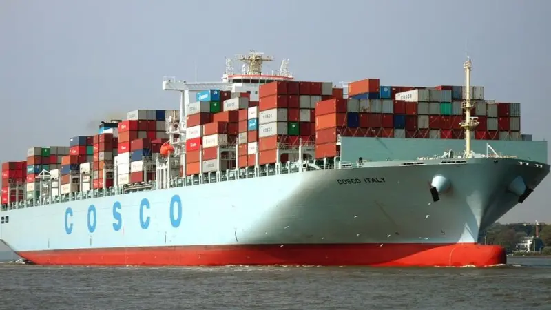 ‘Cosco Italy’ on the river Elbe Photo: Buonasera/Wikimedia CC BY-SA 3.0