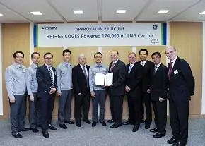 Shin Hyun-soo, CTO of HHI (centre) and Jeremy Barns, commercial marketing director of GE Aviation & Marine hold the apporval inprinciple certificate from Lloyd's Register