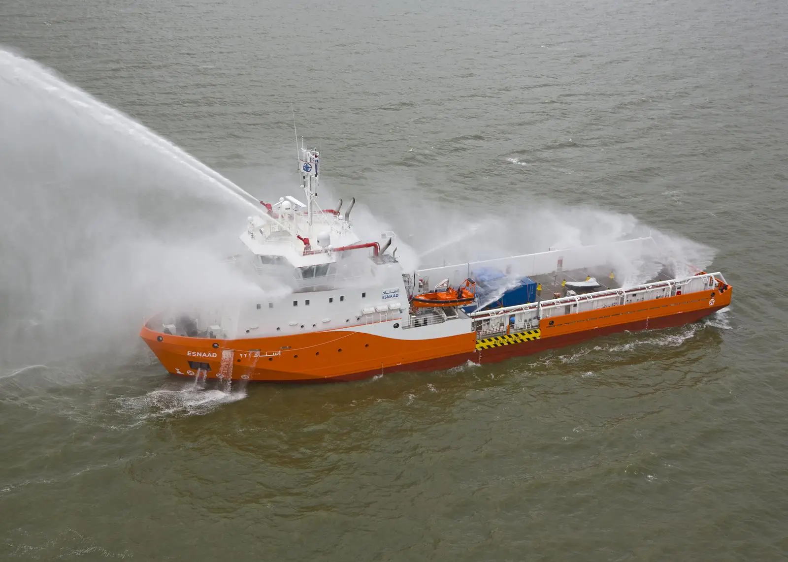 The first-in-series Esnaad 221 'Flying Focus' in firefighting mode