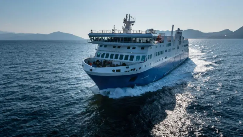 St Lawrence ferry 'FA Gauthier', powered by dual-fuel electric propulsion, employs main azimuth thrusters equipped with contra-rotating propellers