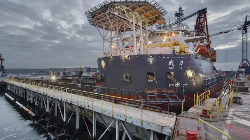 Ensuring that the ‘Wei-Li’ was properly supported in the drydock was a complex project in itself