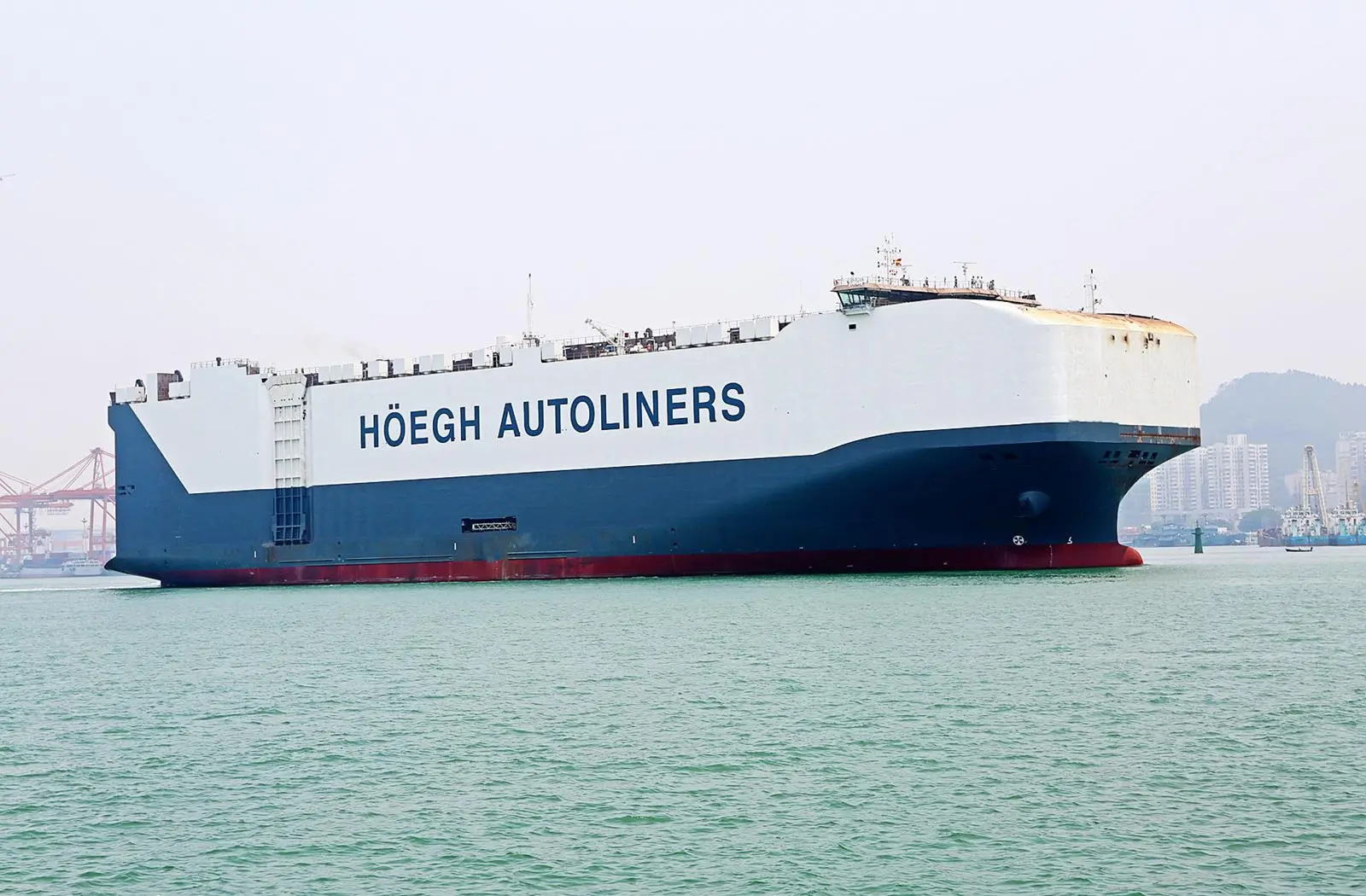 Opening a new chapter in deepsea vehicle carrier design: the 8,500 CEU post-Panamax Hoegh Target