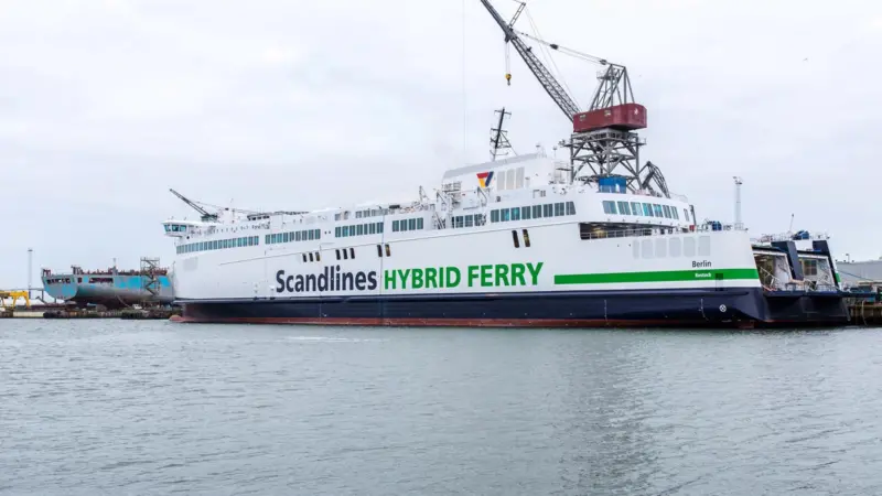 Hybrid ferry 'Berlin' remains at Fayard. (Photo: Lillevang)