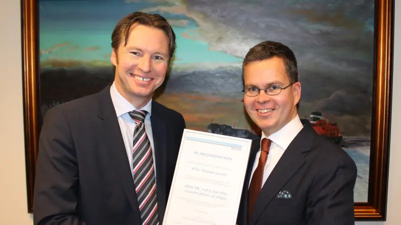 Knut Ørbeck-Nilssen, CEO of DNV GL Maritime (left) with Mikki Koskinen, managing director of ESL Shipping