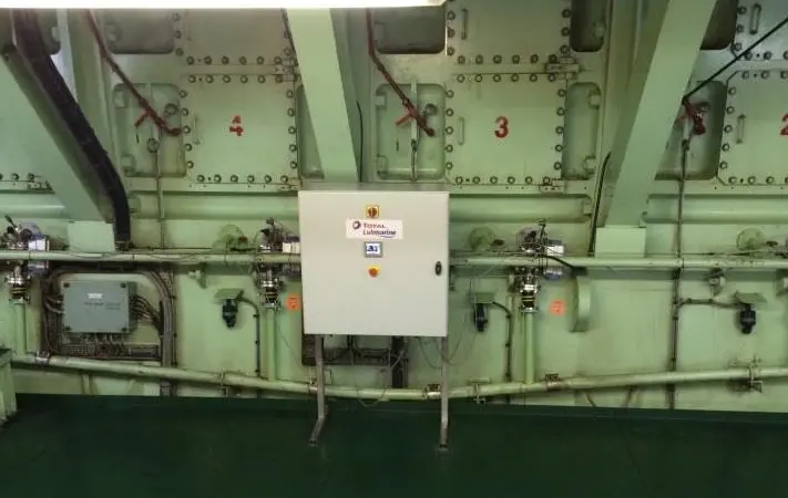 Total Lubmarine's ORS automatic sampling unit shown attached to four cylinders